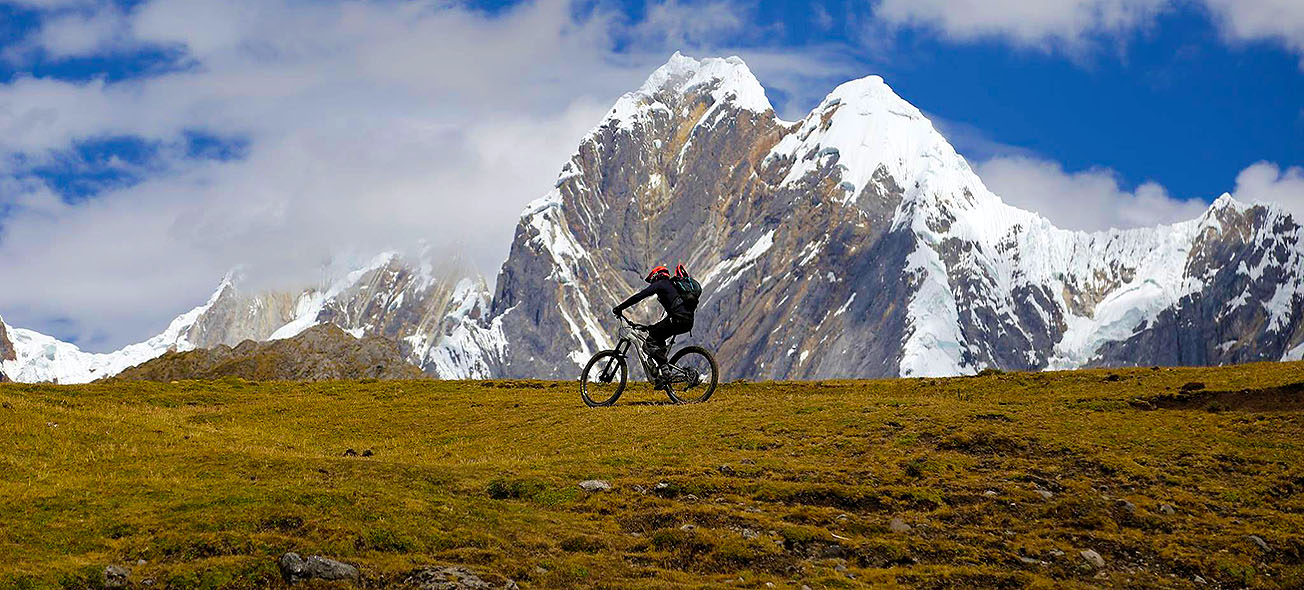 Ciclismo de montaña en la Cordillera Blanca